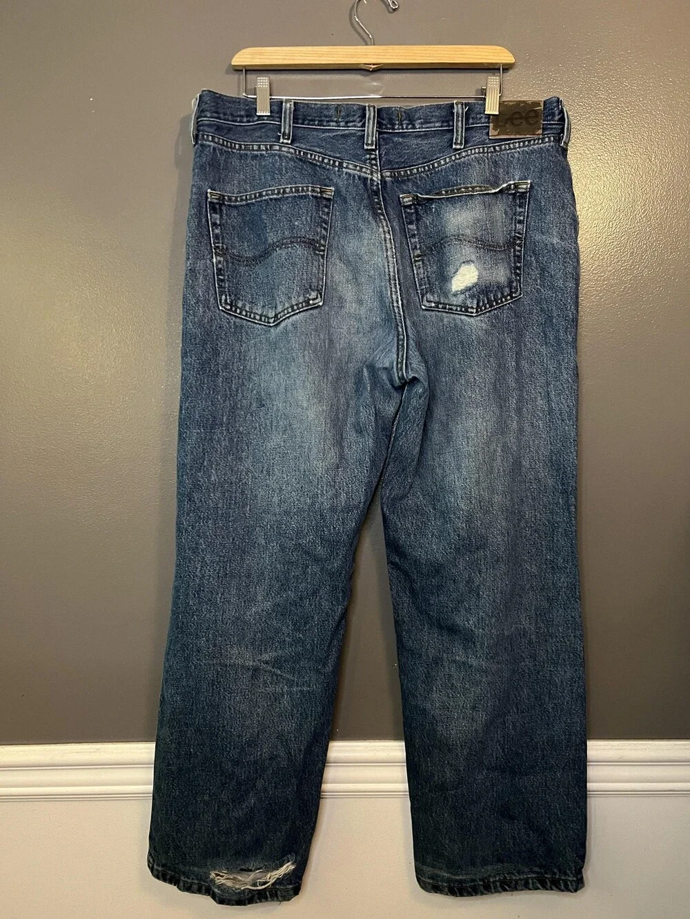 Lee Jeans Mens 38x29 Blue Relaxed Fit Denim Distressed Medium Wash 100% Cotton